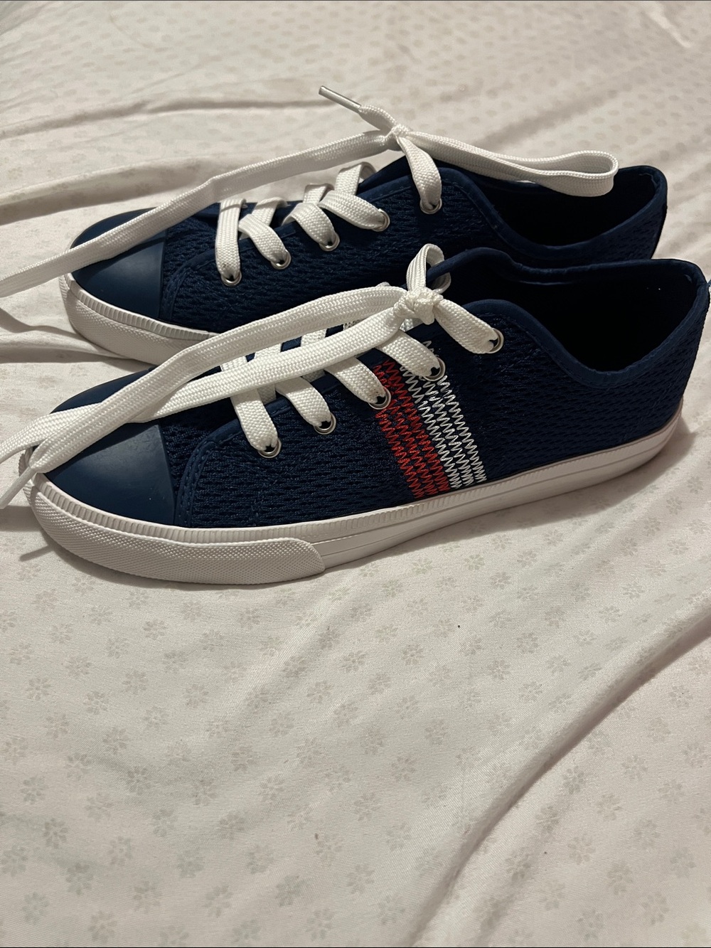 Tommy Hilfiger Navy Knit Low-Top Sneakers with White Laces and Red Stripe
